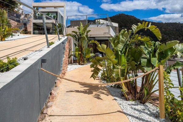 VILLA PREMIUM SPECIAL(VILLA ESTÁNDAR) | Desk, laptop workspace, iron/ironing board, free WiFi