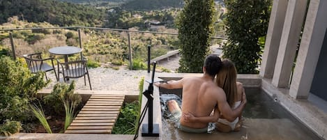 Piscine extérieure, cabanons gratuits, parasols de plage