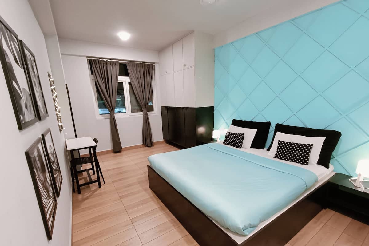 Dobbeltrom – deluxe | Sengetøy av topp kvalitet, memory foam-senger, skrivebord og lydisolert