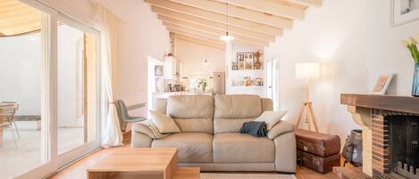 Télévision, cheminée