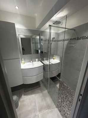 Dusche, Haartrockner