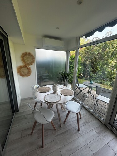 Charmant, appartement, deux-pièces à 500 m de la plage et de tous les commerces