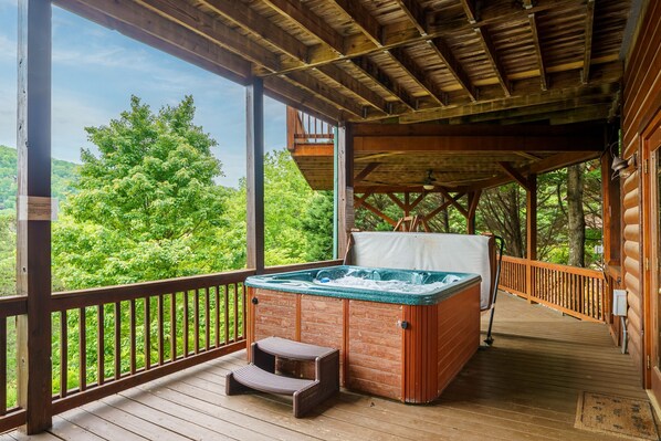 Outdoor spa tub