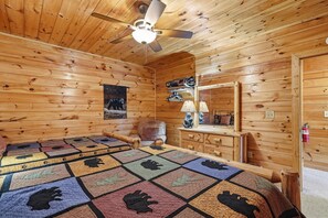 5 Schlafzimmer, Schreibtisch, Bügeleisen/Bügelbrett, WLAN