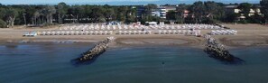 靠近海滩