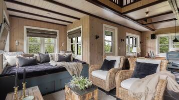 6 slaapkamers, een strijkplank/strijkijzer, wifi, beddengoed