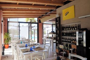 Dining - Apartment 'Comfort 9' with Shared Pool, Wi-Fi and Air Conditioning (Duna Verde)