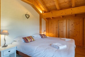 4 chambres, fer et planche à repasser, lit parapluie, Wi-Fi gratuit
