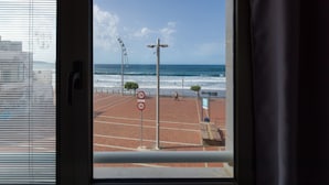 Exterior - Beachfront Home in Las Palmas by Playa Canteras (Las Palmas de Gran Canaria)