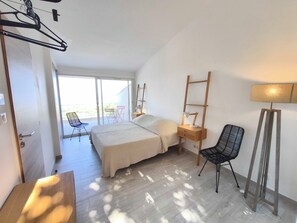 3 chambres, fer et planche à repasser, Wi-Fi, draps fournis