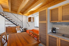 Interior - Apartment 'Angioletta' with Pool, Private Garden, Wi-Fi and Air Conditioning (Sestri Levante)