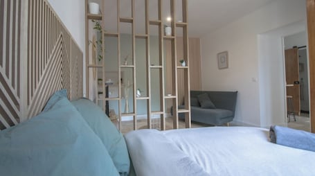 1 bedroom, WiFi, bed sheets. House with garden up to 4pers. near St Emilion-Pomerol and the Grands vins