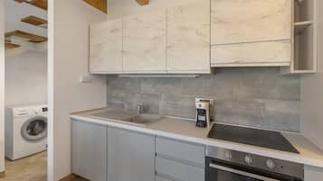 Kylskåp, mikrovågsugn, ugn och spishäll