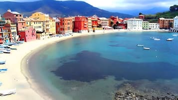 Una spiaggia nelle vicinanze