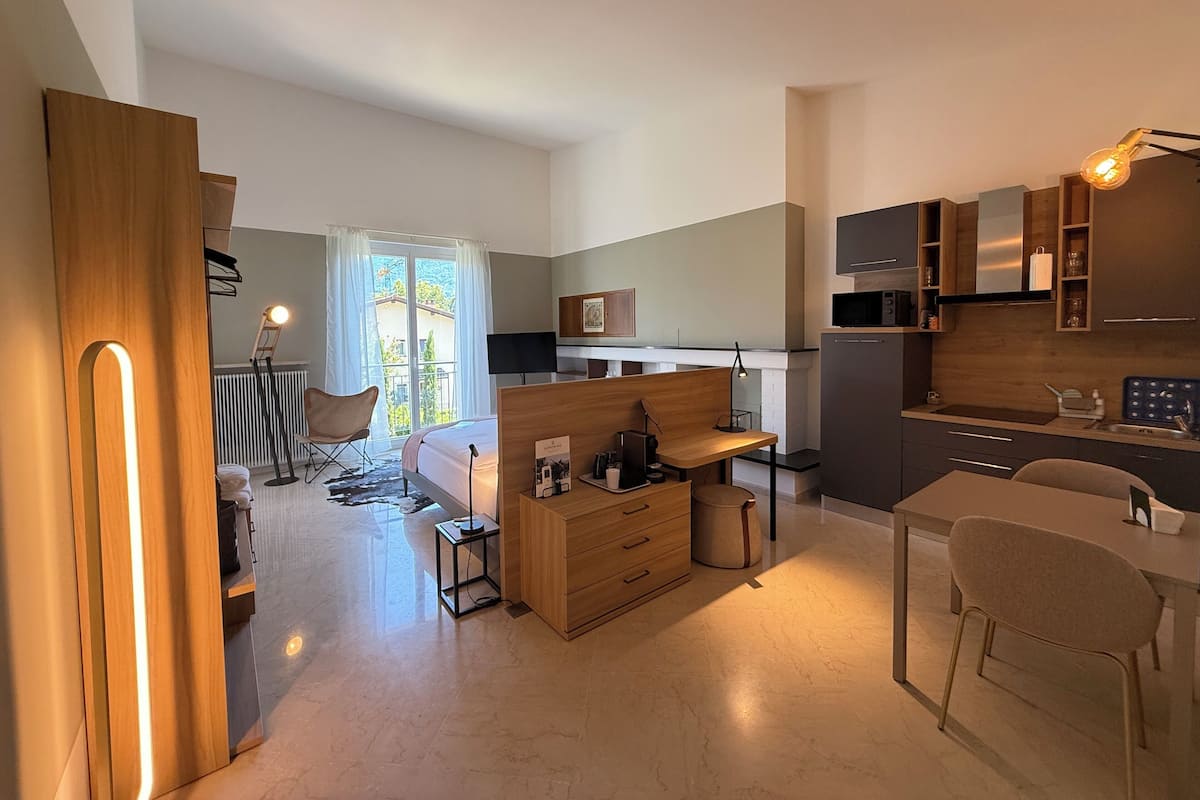 스위트, 발코니 | 객실 내 금고, 책상, 노트북 작업 공간, 암막 커튼