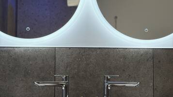 デラックス コンドミニアム | セーフティボックス (室内)、デスク、ノートパソコン用作業スペース、遮光カーテン