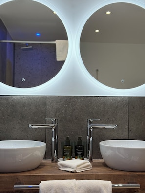 Deluxe Condo | In-room safe, desk, laptop workspace, blackout curtains - LA VILLA managed by Remorino (Minusio)