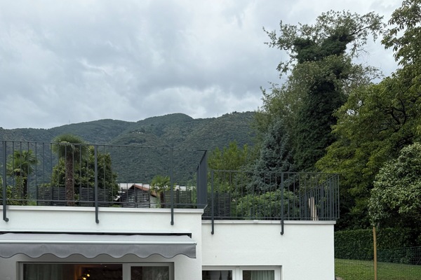 Zimmersafe, Schreibtisch, laptopgeeigneter Arbeitsplatz