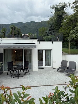 In-room safe, desk, laptop workspace, blackout curtains - LA VILLA managed by Remorino (Minusio)