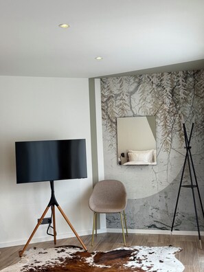 Deluxe Condo | In-room safe, desk, laptop workspace, blackout drapes