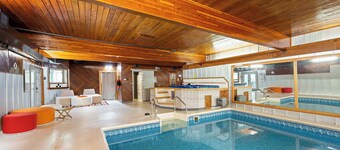 PawPaw's Pool House
