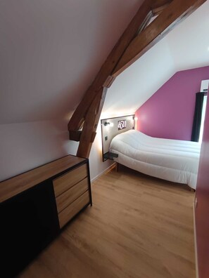 2 chambres, fer et planche à repasser, lit parapluie, Wi-Fi gratuit