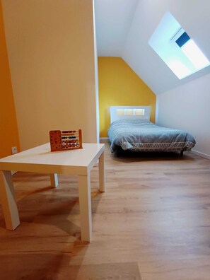 2 chambres, fer et planche à repasser, lit parapluie, Wi-Fi gratuit