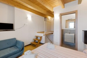 1 bedroom, WiFi, bed sheets - Apartment 'Giobatta' with Pool, Private Garden, Wi-Fi and Air Conditioning (Sestri Levante)