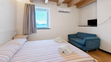 1 habitación, wifi y ropa de cama