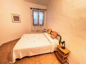 2 slaapkamers, een strijkplank/strijkijzer, wifi, beddengoed