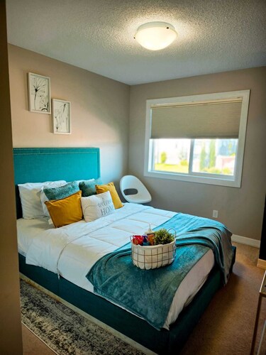 Cozy bedroom in a townhouse in Copperfield Calgary