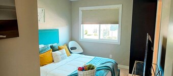 Cozy bedroom in a townhouse in Copperfield Calgary