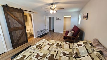 3 bedrooms, iron/ironing board, WiFi, bed sheets