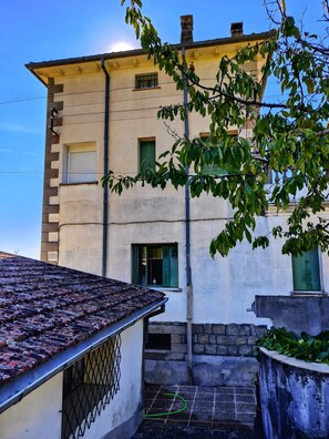 Exterior - Holiday Home 'El Rozado' with Mountain Views, Private Terrace and Wi-Fi (Piedralaves)