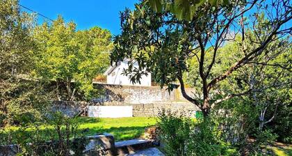 Casa de vacaciones 'El Rozado' con vistas a la montaña, terraza privada y Wi-Fi