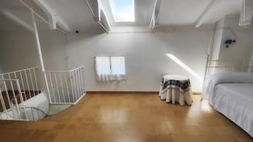 9 slaapkamers, een strijkplank/strijkijzer, wifi, beddengoed