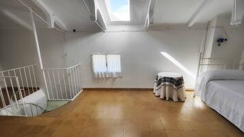 9 dormitorios, tabla de planchar con plancha, wifi y ropa de cama