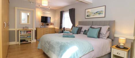 1 Schlafzimmer, individuell dekoriert, individuell eingerichtet