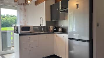 Fridge, microwave, stovetop, coffee/tea maker