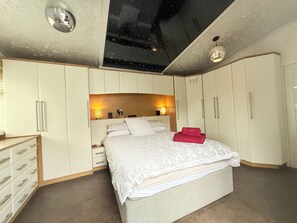 3 chambres, fer et planche à repasser, Wi-Fi gratuit, draps fournis