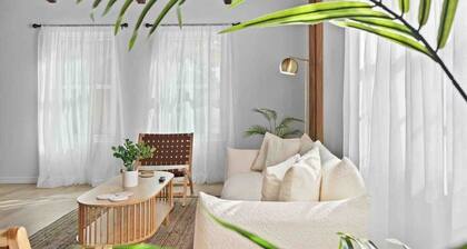 Crystal Beach Hideaway - Private Yard - Close to Beaches & Parks