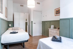2 bedrooms, iron/ironing board, WiFi, bed sheets