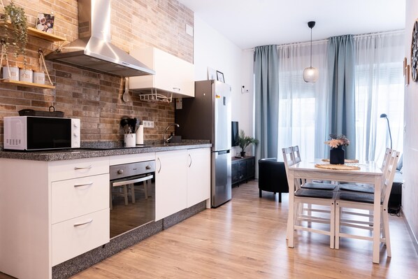 Fridge, microwave, oven, stovetop