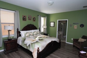 9 bedrooms, travel cot, free WiFi, bed sheets - 9BR Home w/ Private Pool, Game Room, & Free Resort Access (Kissimmee)