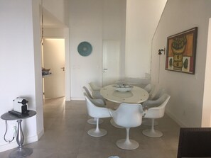 Dining - Refuge and Comfort (São José da coroa grande)