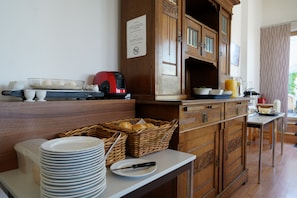 Free daily buffet breakfast - Hotel Ambert (Berlin)