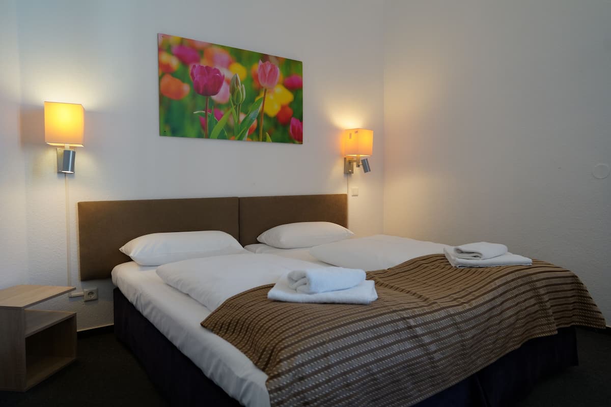 Double Room | Meja, seterika/papan seterika, Wi-fi percuma, cadar katil