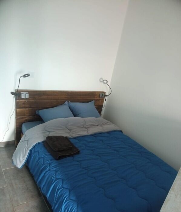 WiFi, bed sheets