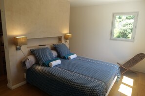 3 makuuhuonetta, silitysrauta/-lauta, Wi-Fi, vuodevaatteet