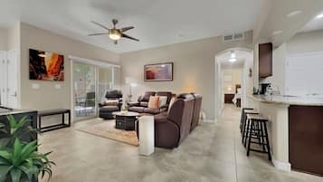 Condo, Multiple Beds, Pool Access, Pool View (Southern #1114 Mesa) | Living area
